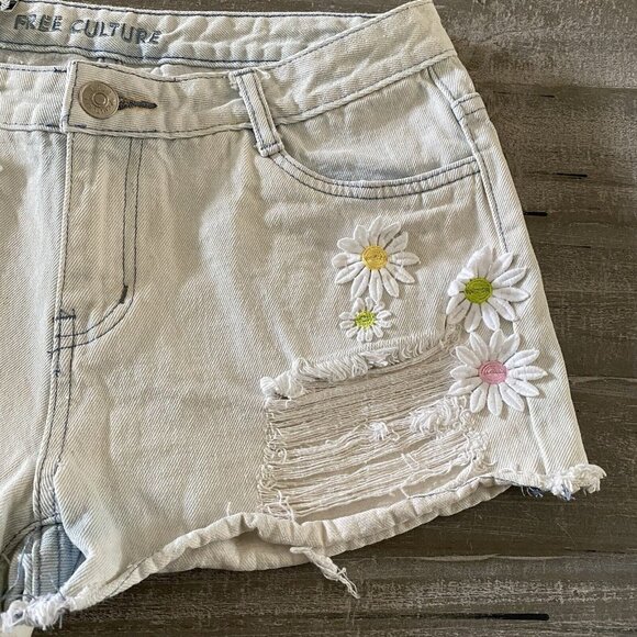 Free Culture Denim Shorts Womens Size 13 Junior’s Light Wash Mid Rise Distressed - Picture 3 of 10